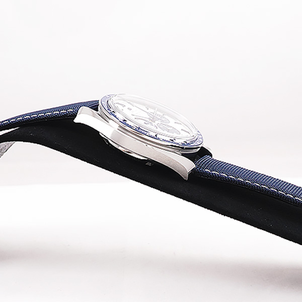 オメガスピードマスター シルバースヌーピーアワード 50周年記念モデル 310.32.42.50.02.0012枚目