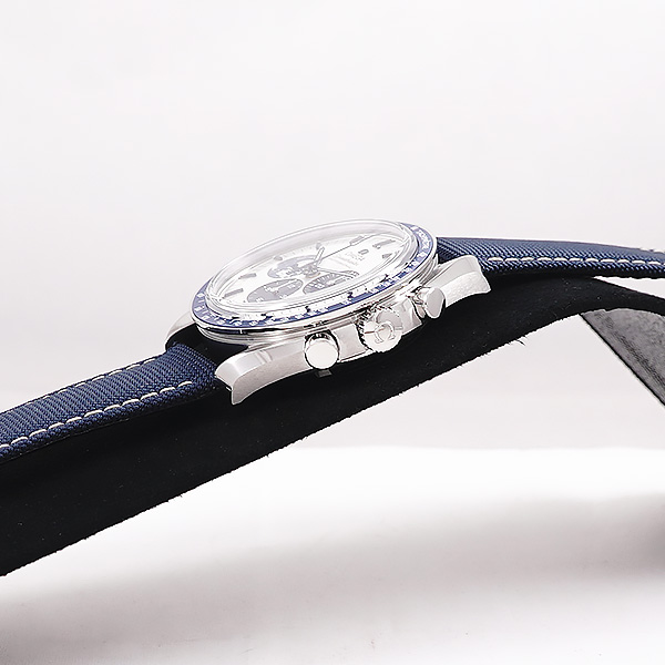 オメガスピードマスター シルバースヌーピーアワード 50周年記念モデル 310.32.42.50.02.0013枚目