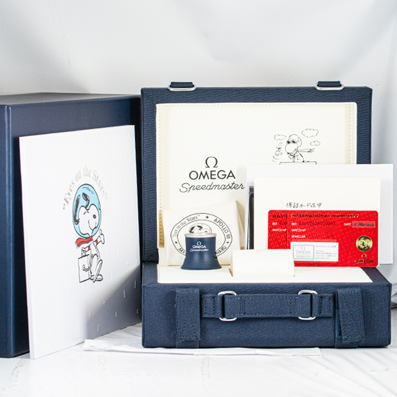 オメガスピードマスター シルバースヌーピーアワード 50周年記念モデル 310.32.42.50.02.0018枚目